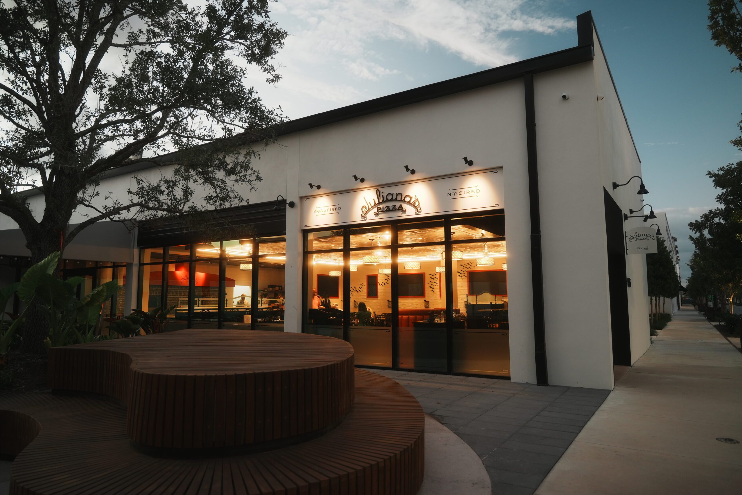 Juliana’s – Open